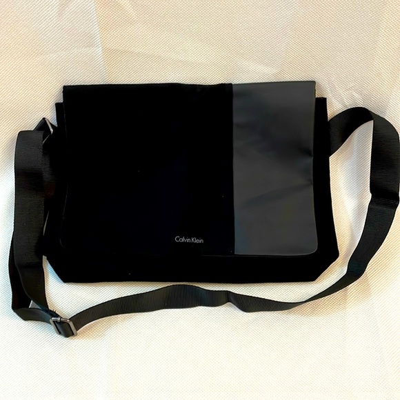 Calvin Klein Cotton Black Messenger/Laptop Bag - Picture 1 of 9